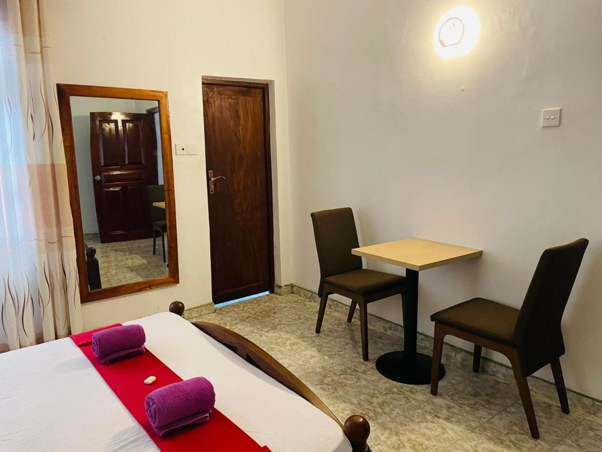 Ivana Homestay Kandy Exterior foto