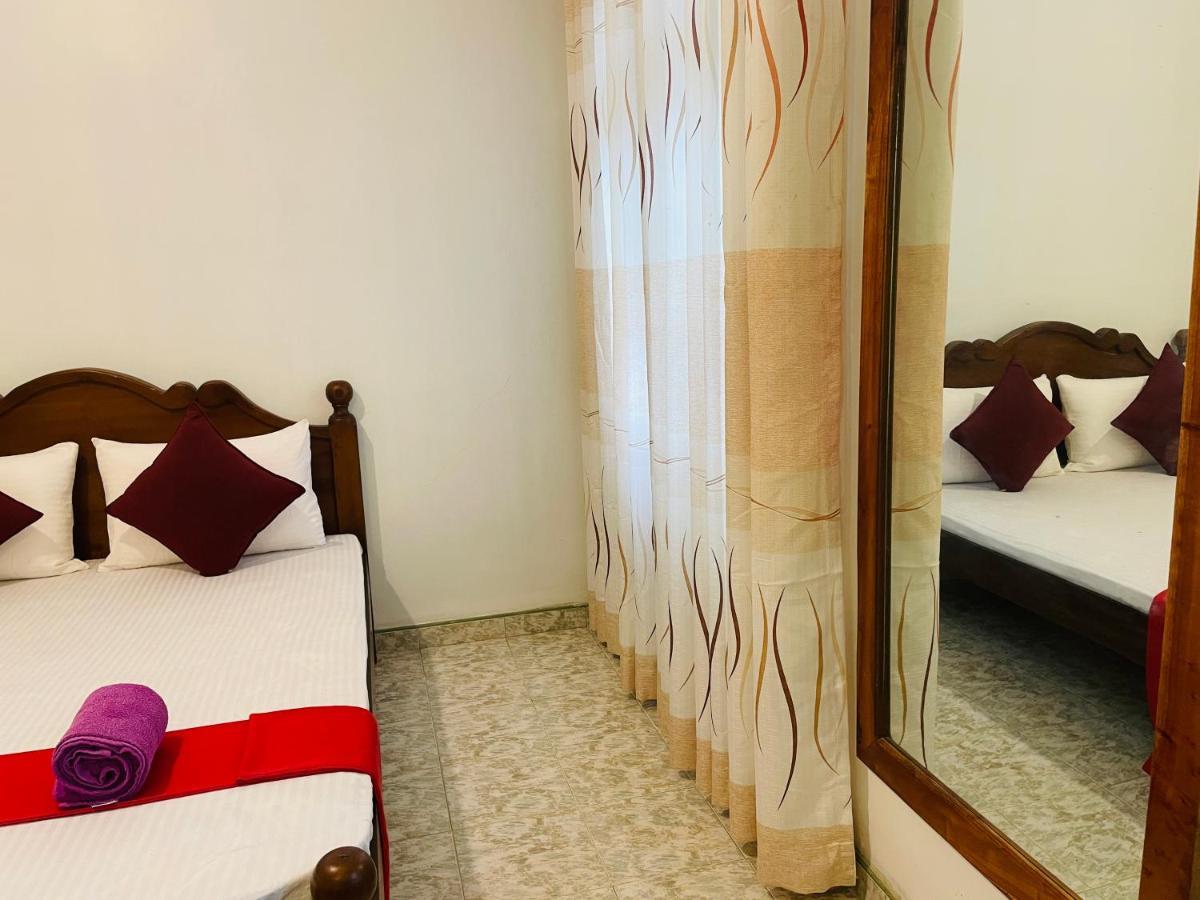 Ivana Homestay Kandy Exterior foto