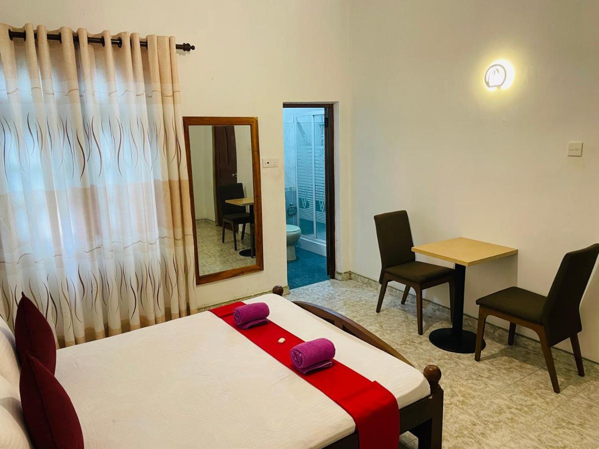 Ivana Homestay Kandy Exterior foto