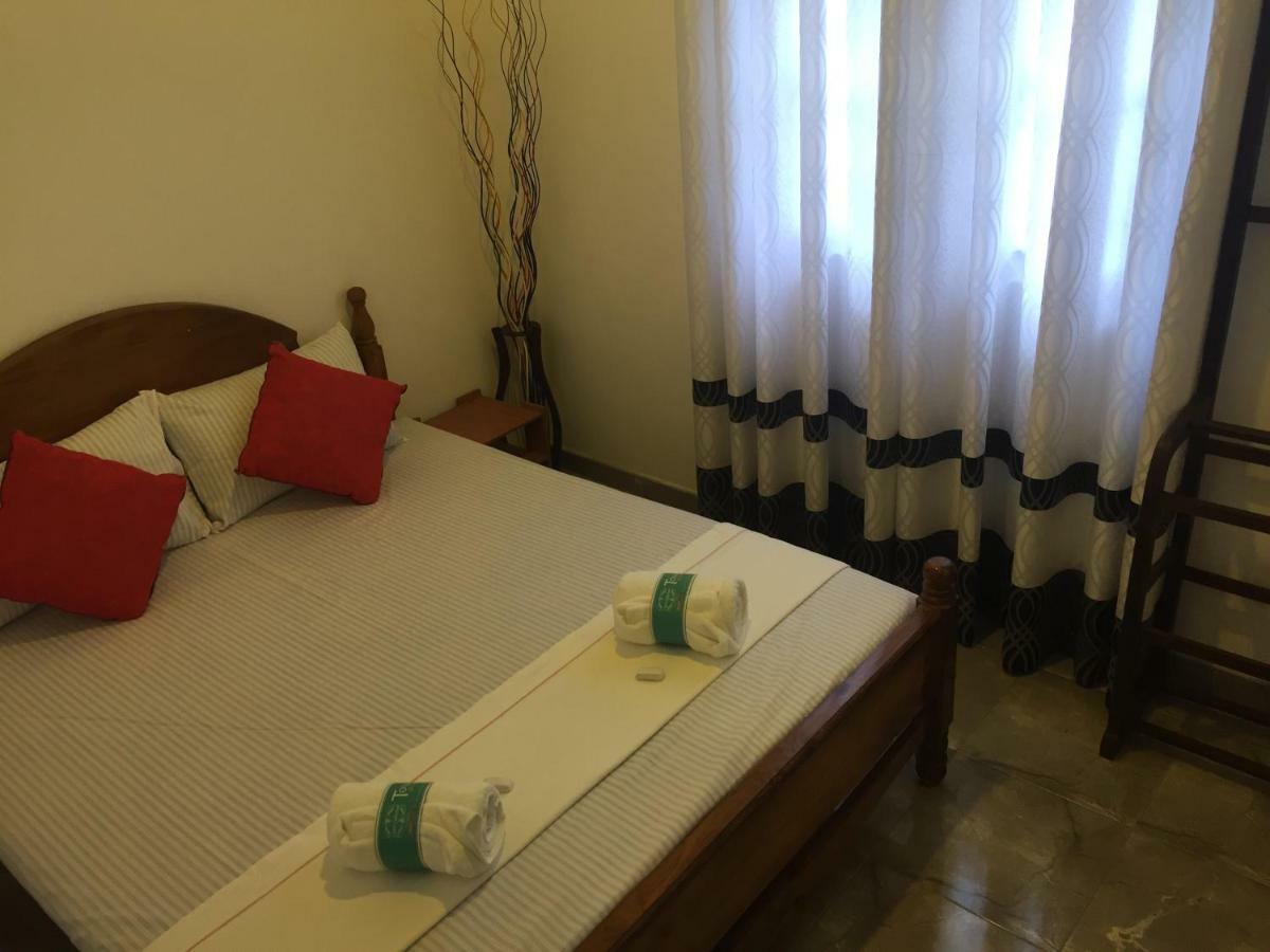 Ivana Homestay Kandy Exterior foto